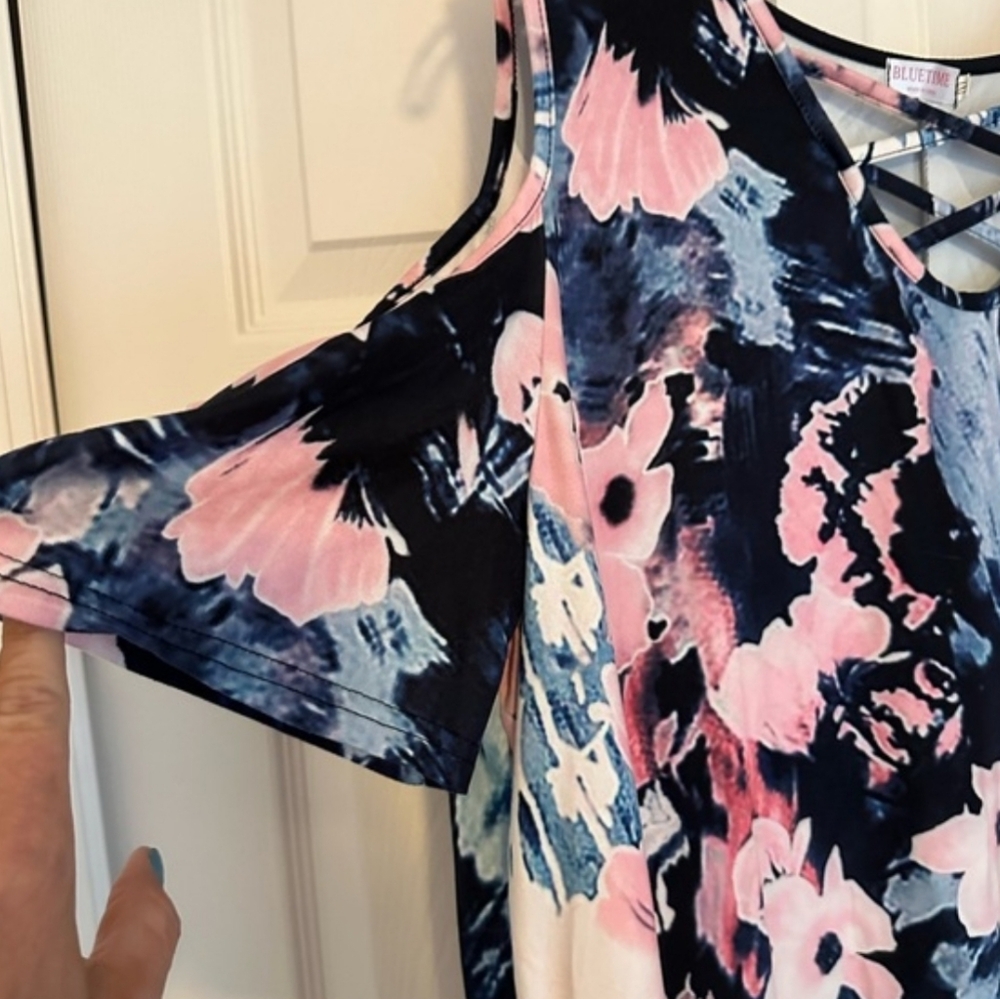 Cold Shoulder Dress - Picture 4 of 4